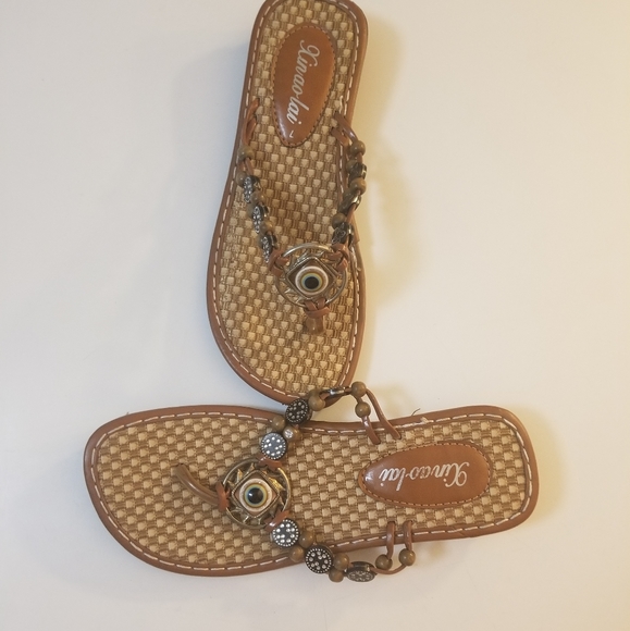 Sandals for woman.  Size: 7. - Picture 3 of 6